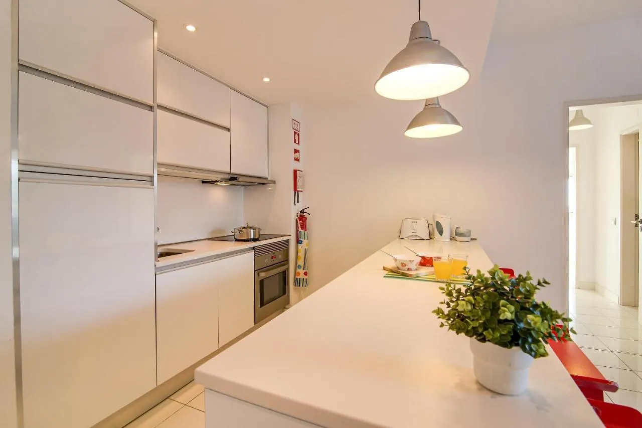 Modern Apartment By The Sea Quarteira Portugal